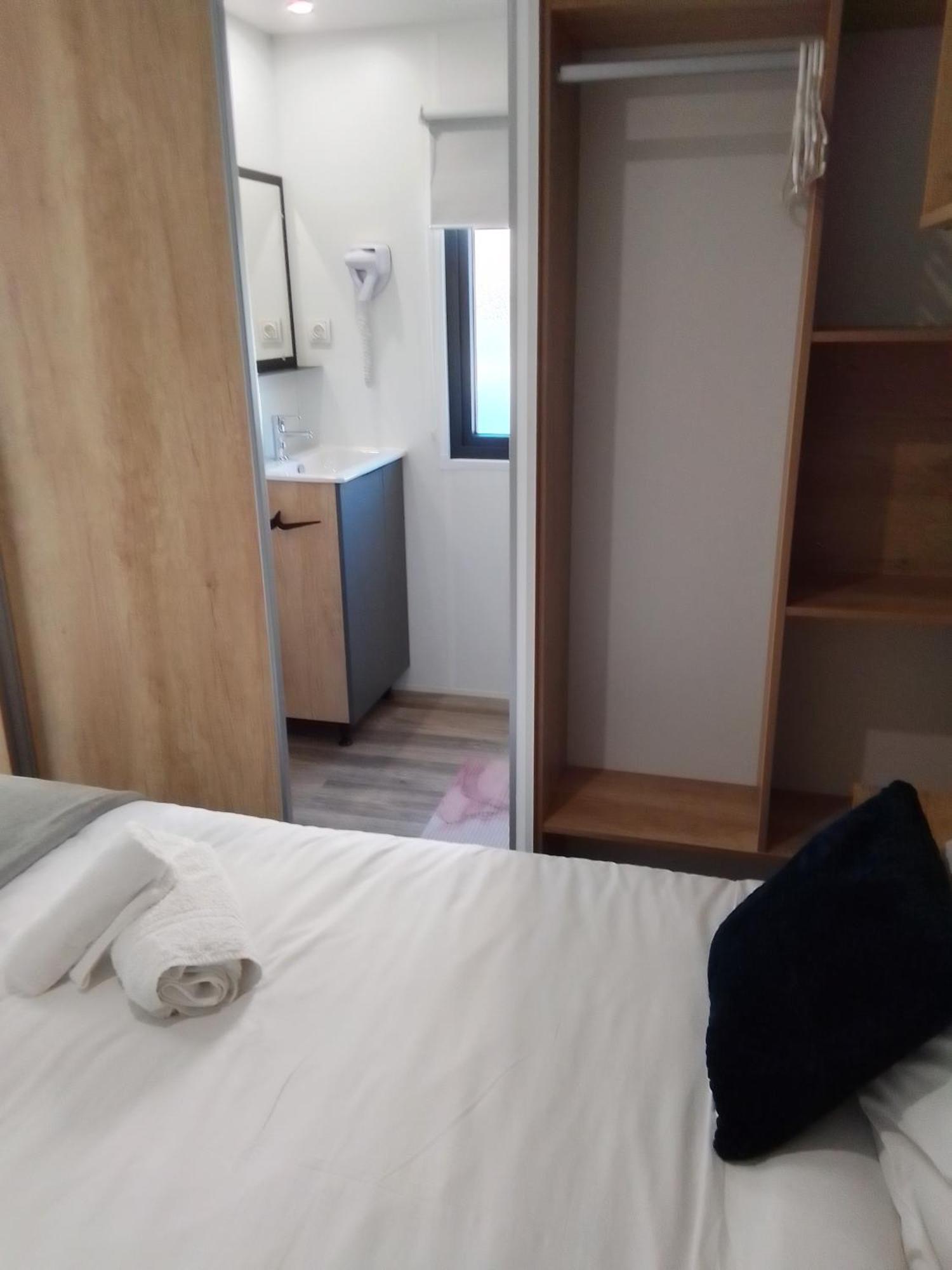 Camping Les Lodges Du Lagon カルヴィッソン エクステリア 写真