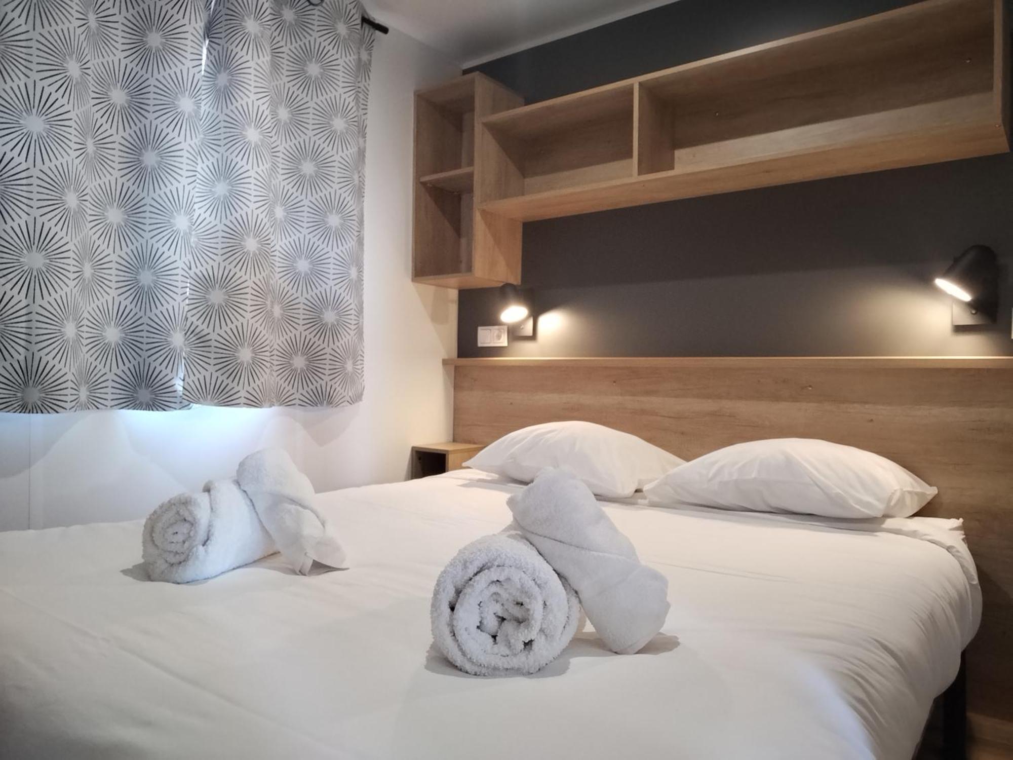 Camping Les Lodges Du Lagon カルヴィッソン エクステリア 写真